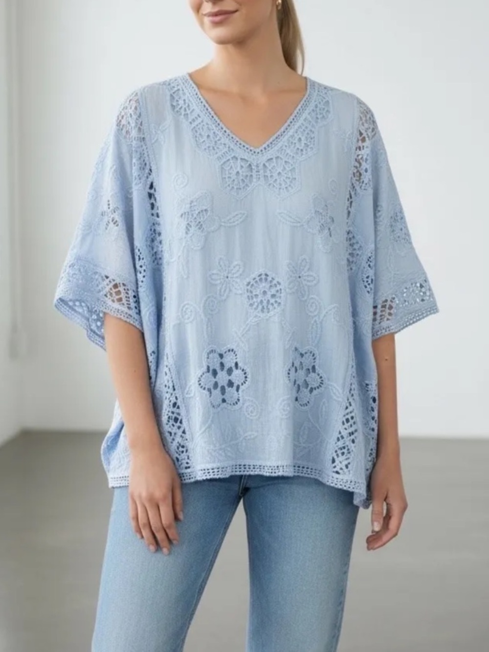MADE IN ITALY 🇮🇹 Lace Embroidered V-Neck Women's Top